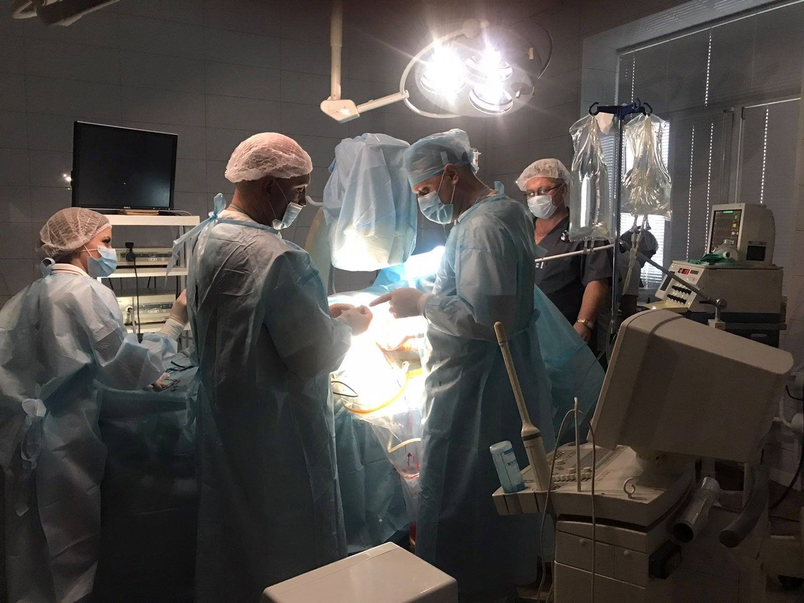 У Центрі сучасної урології “ВЛАДЛЕР” провели операцію з використанням двох ендоскопічних стійок